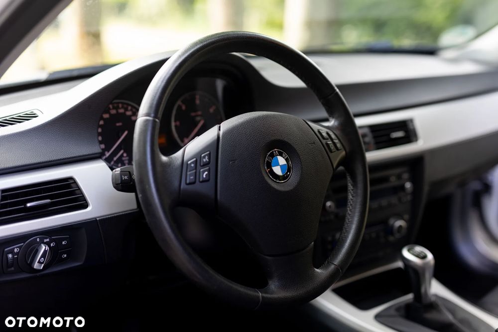 BMW Seria 3 318d DPF - 32
