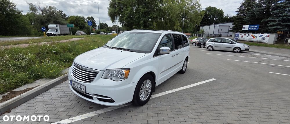 Chrysler Town & Country 3.6 Limited - 9
