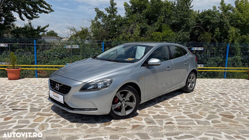 Volvo V40 D2 Momentum - 1