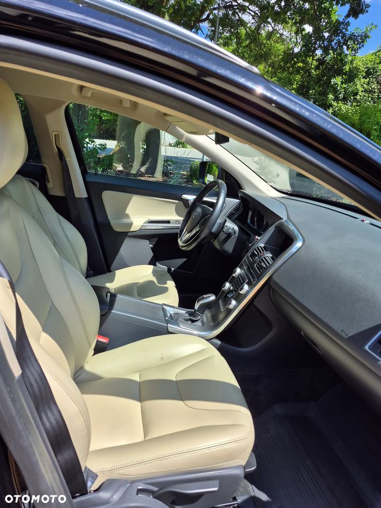Volvo XC 60 D4 Drive-E Momentum - 4