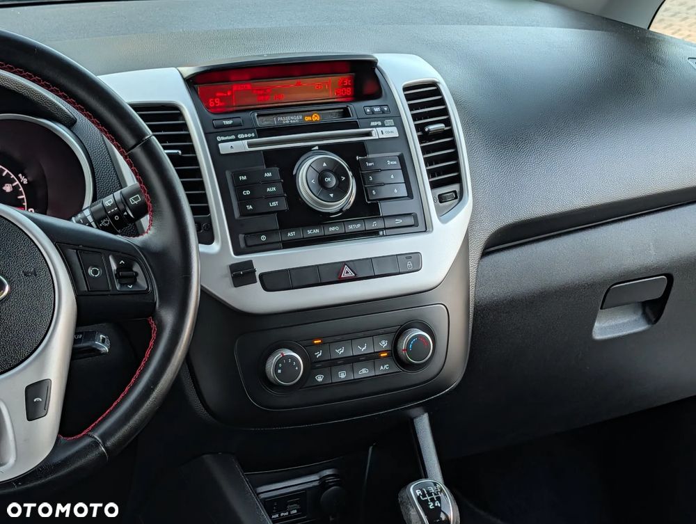 Kia Venga - 36