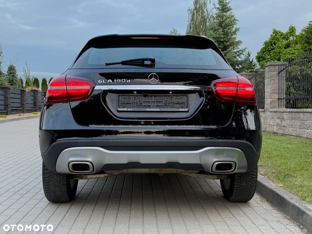 Mercedes-Benz GLA 180 (CDI) d Urban - 22