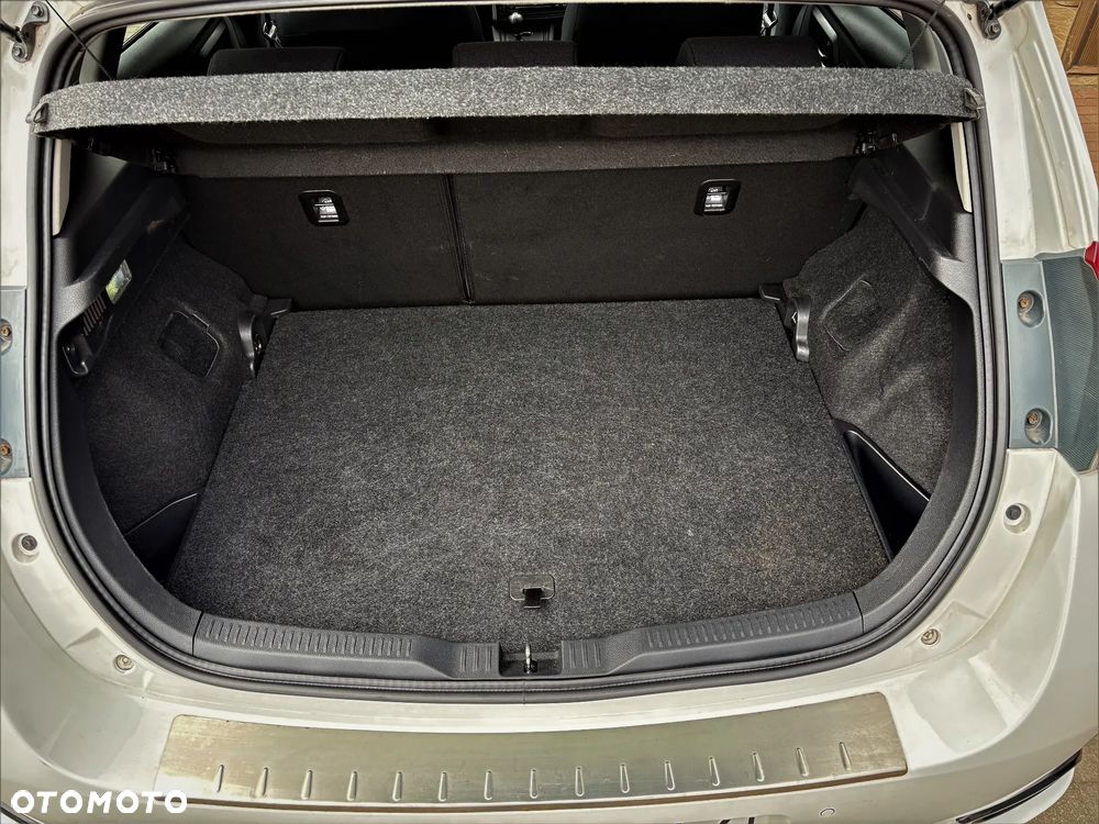 Toyota Auris 1.6 Premium - 12