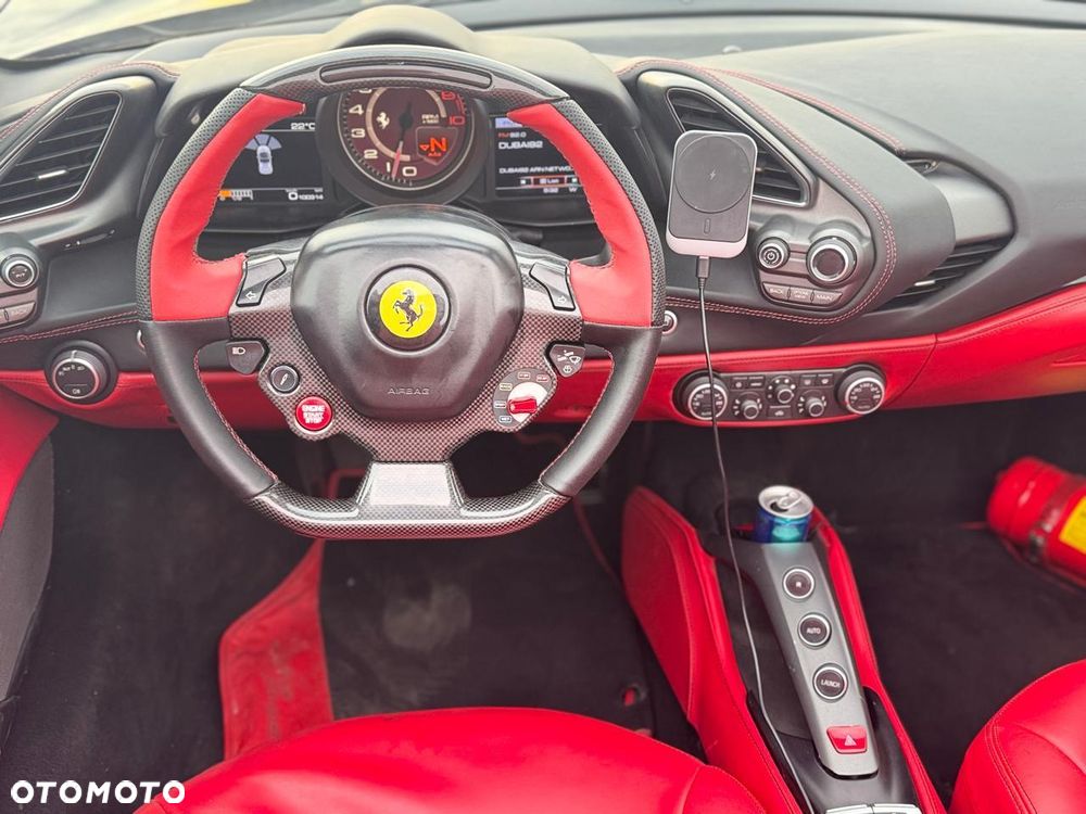 Ferrari 488 - 12