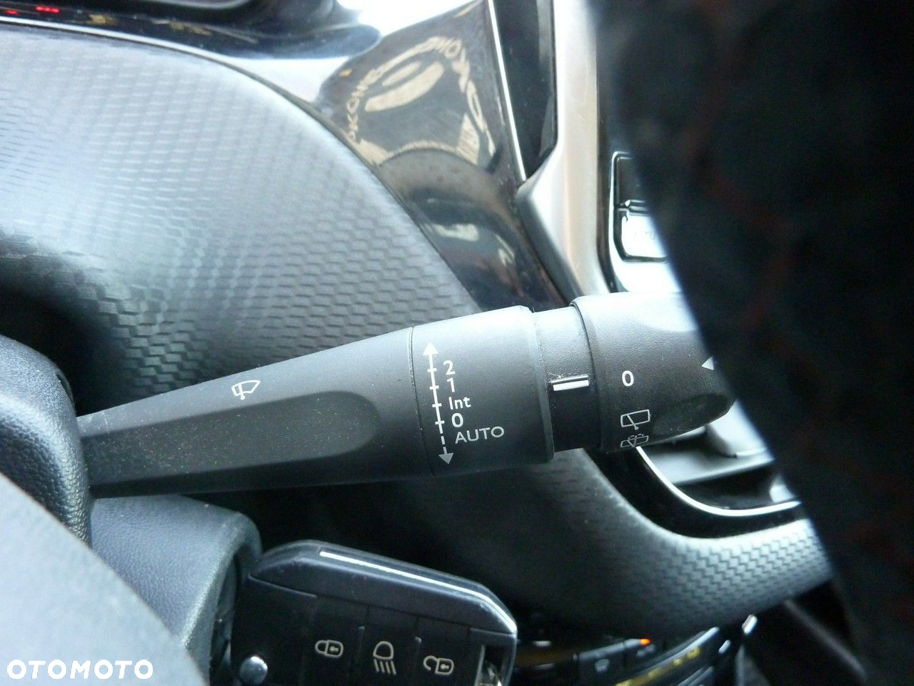 Peugeot 208 - 32