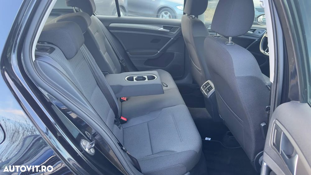 Volkswagen Golf - 18