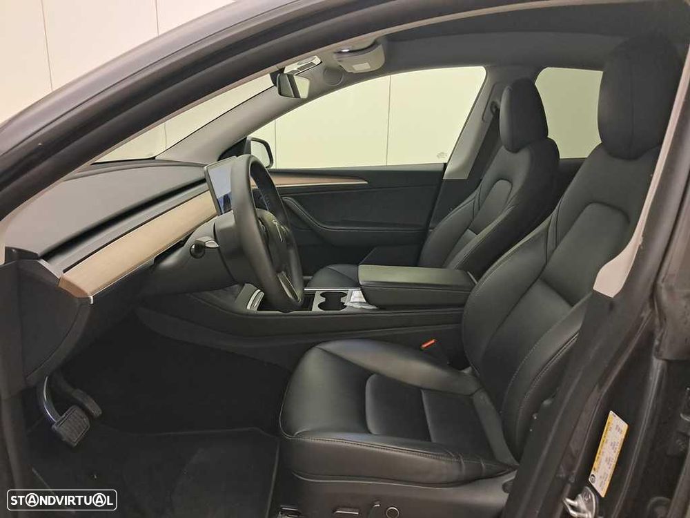 Tesla Model Y Long Range Dual Motor AWD - 6