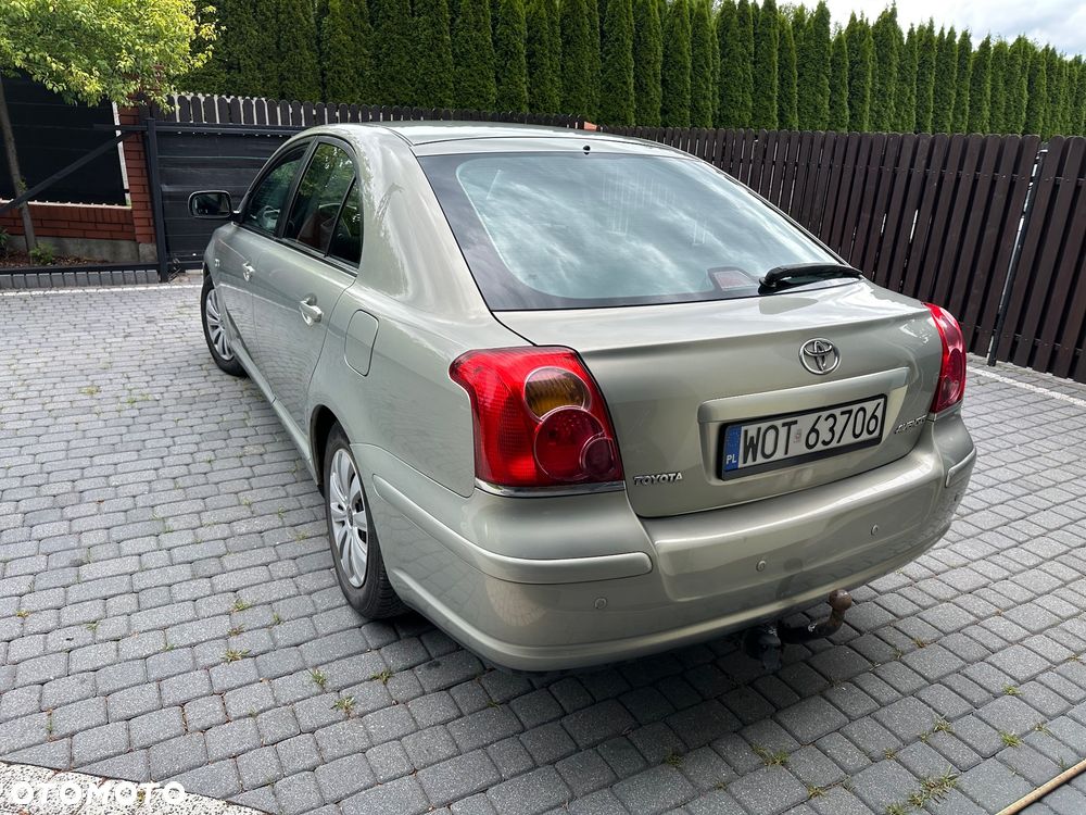Toyota Avensis - 10