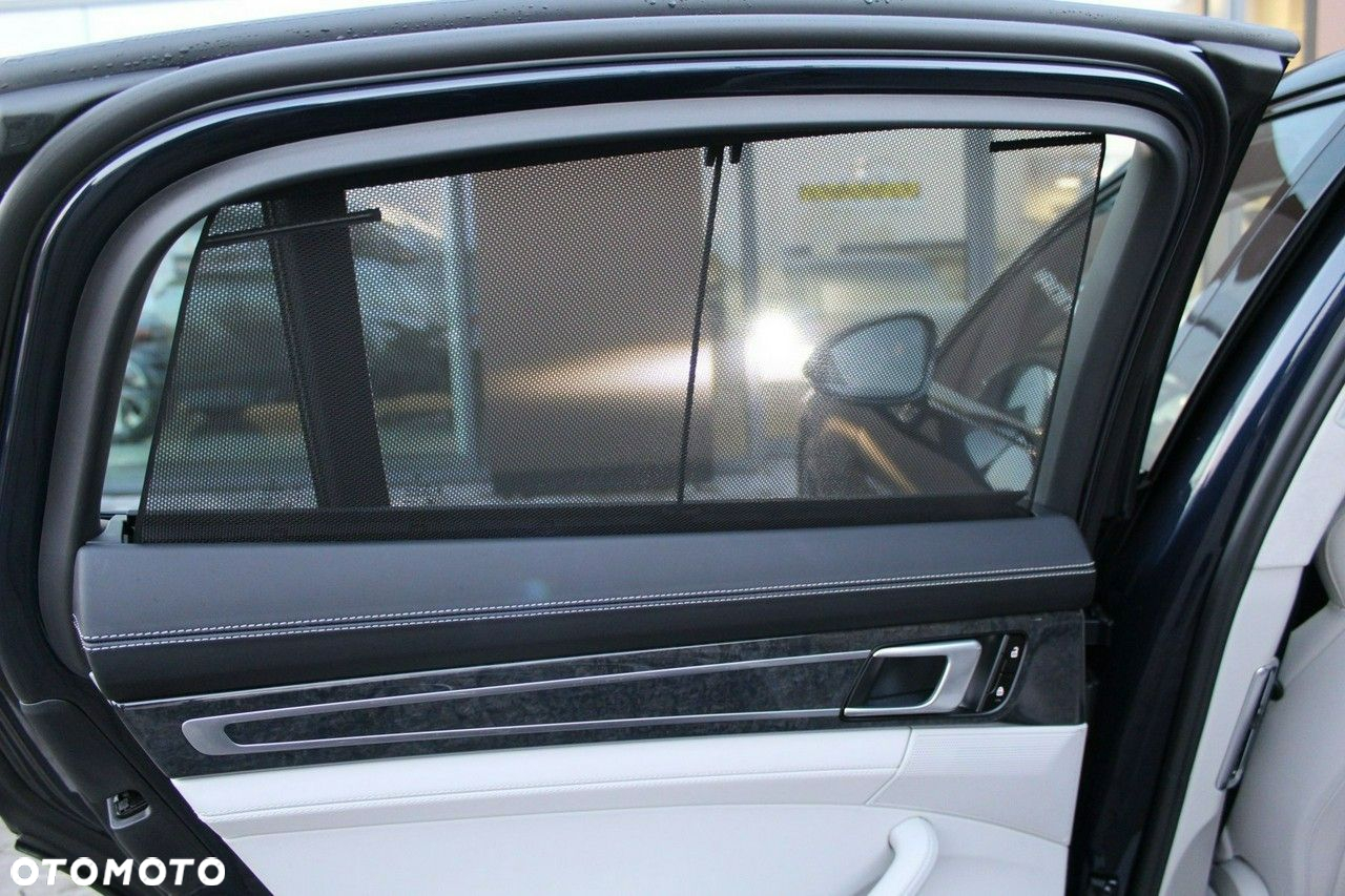 Porsche Panamera - 22