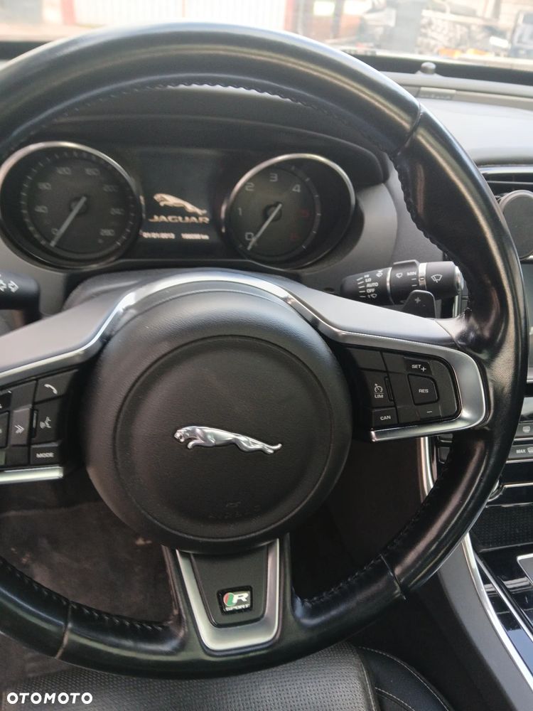 Jaguar XE 20d R-Sport Ingenium Edition - 15