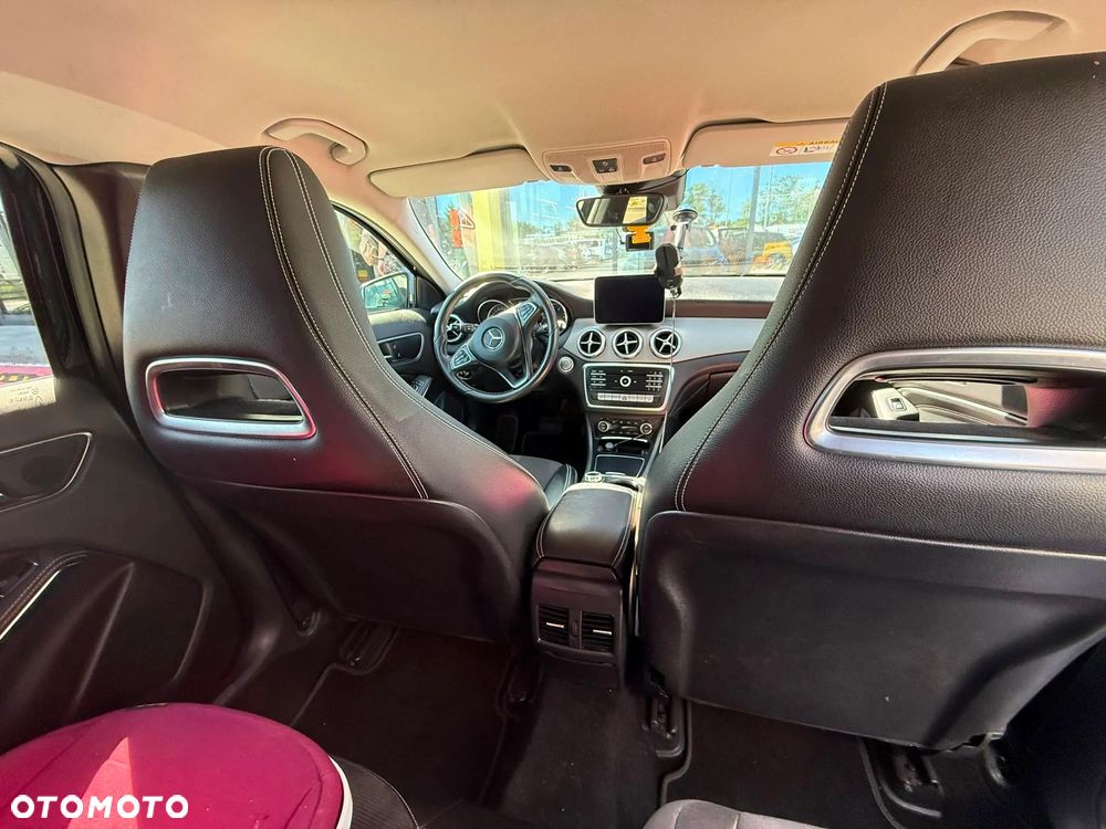Mercedes-Benz GLA 200 7G-DCT Urban - 8