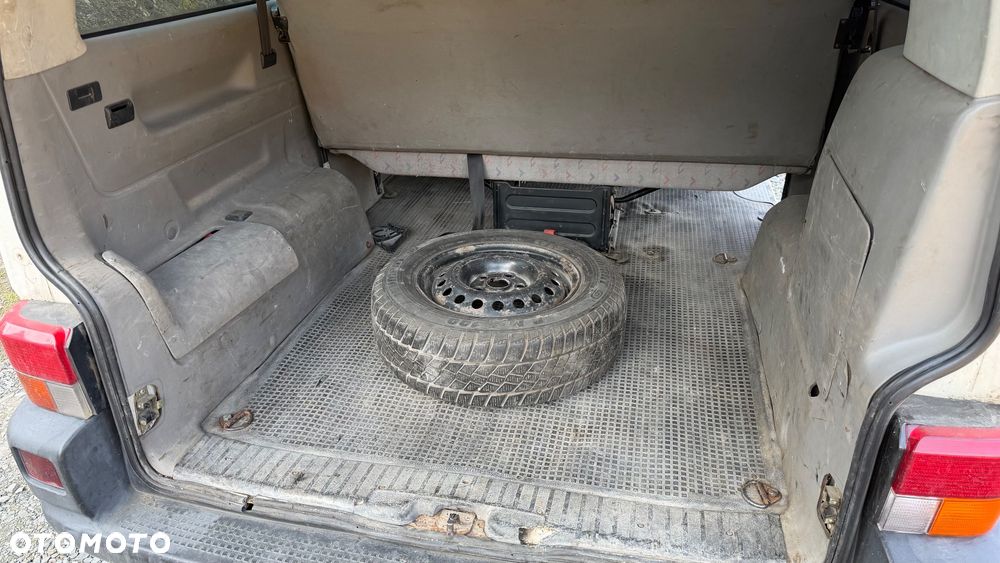 Volkswagen Caravelle - 11