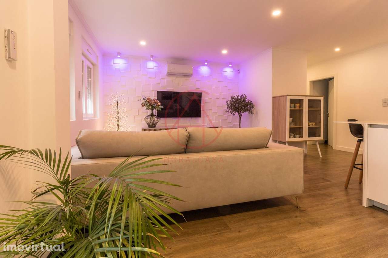 R/C de Moradia bi-familiar com quintal e garagem individual - Grande imagem: 2/39