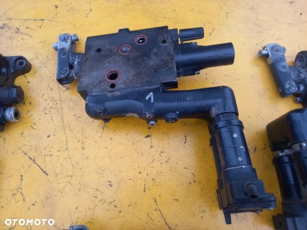 Rozdzielacz sekcja New Holland T6.155 - 9