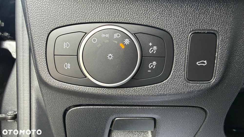 Ford Focus 2.0 EcoBlue STart-Stopp-System TITANIUM - 27