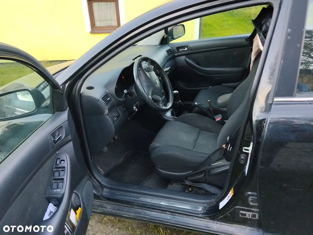 Toyota Avensis - 1