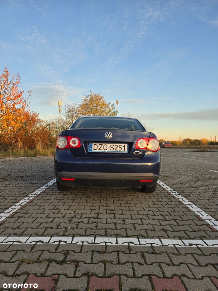 Volkswagen Jetta 1.6 Trendline - 2