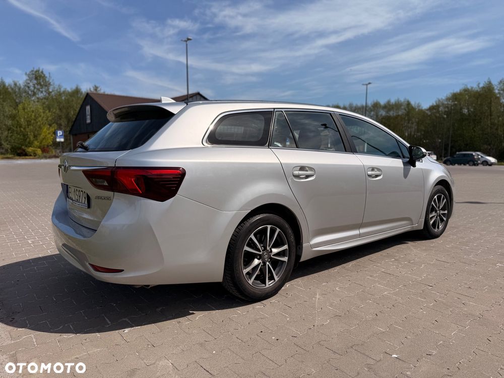 Toyota Avensis 1.8 Premium - 8
