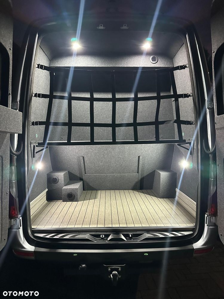 Mercedes-Benz Sprinter - 33
