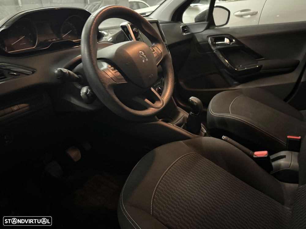 Peugeot 208 - 8