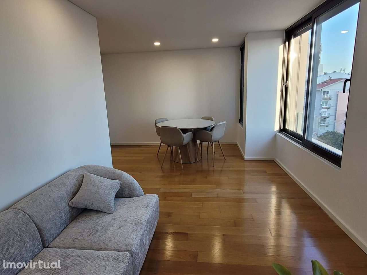 Apartamento T2 Penthouse c/ Varanda e Garagem | Av. Boavista - Grande imagem: 2/21