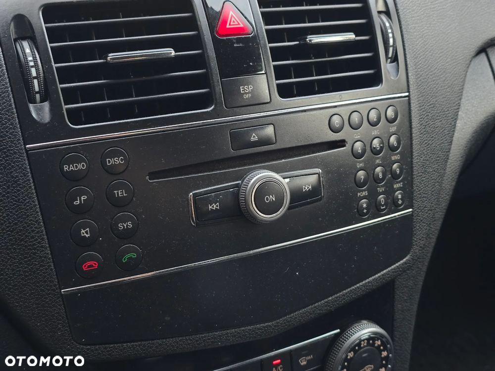 Mercedes-Benz Klasa C 200 CDI Elegance - 32