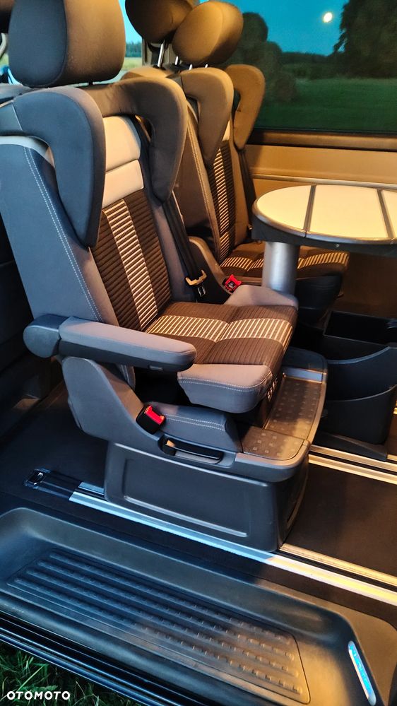 Volkswagen Multivan - 13