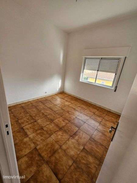 Arrenda-se apartamento T1, Bairro dos Pedernais - Ramada - Grande imagem: 4/7