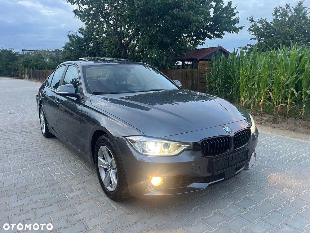 BMW Seria 3 320i Luxury Line - 2