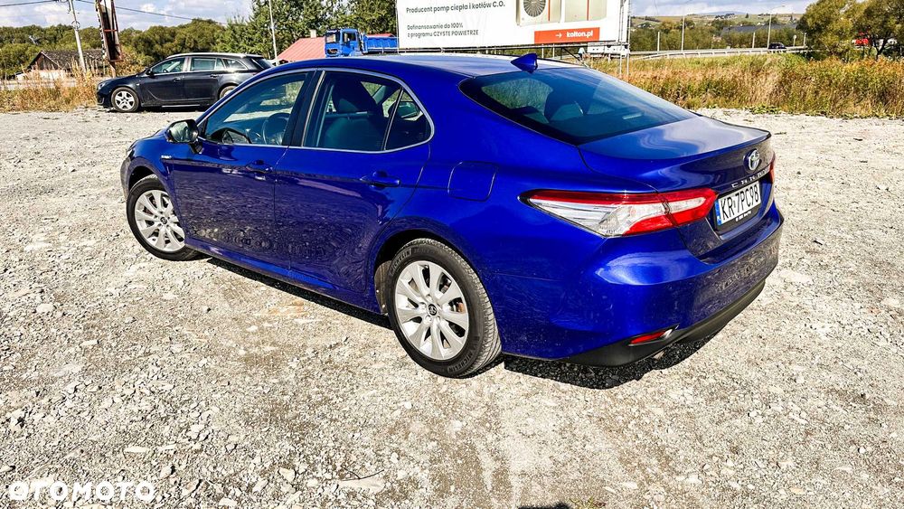 Toyota Camry - 4