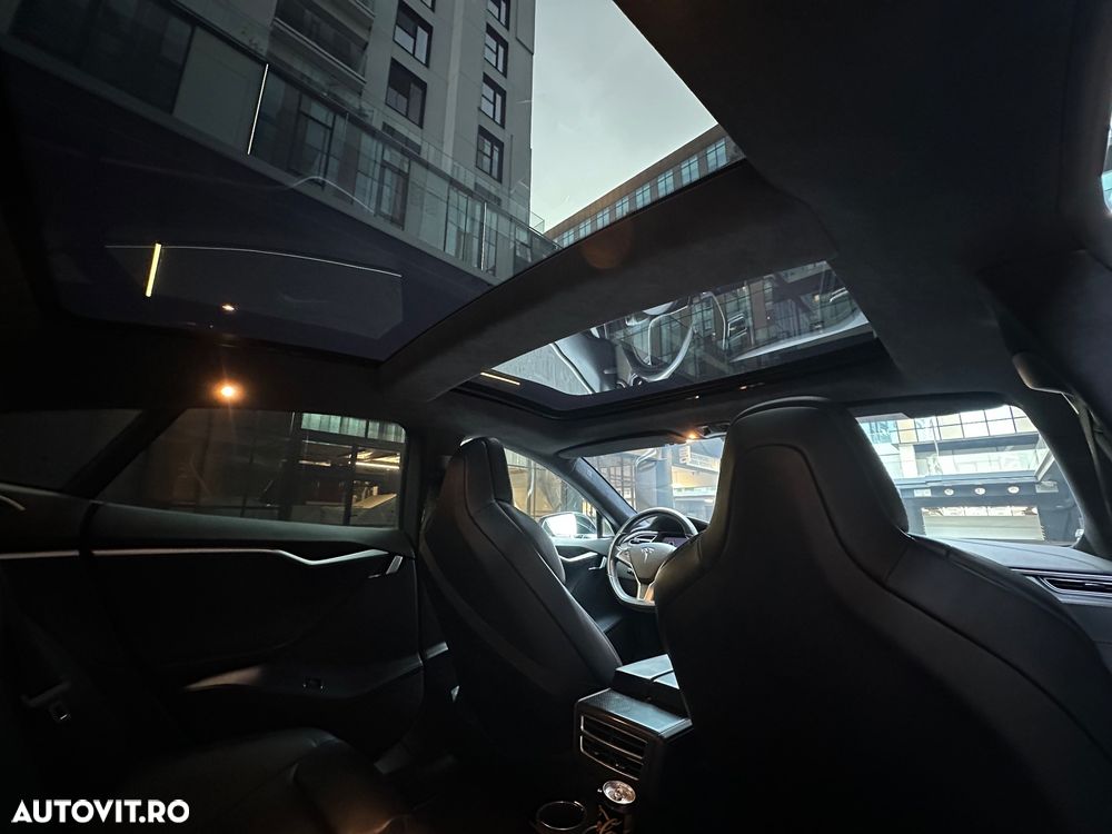 Tesla Model S - 8