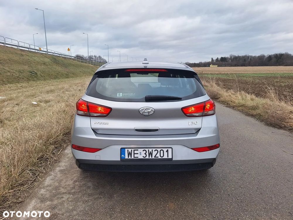 Hyundai i30 1.5 DPI Classic + - 10