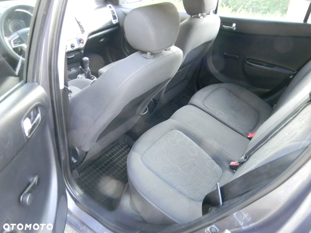 Hyundai i20 - 12