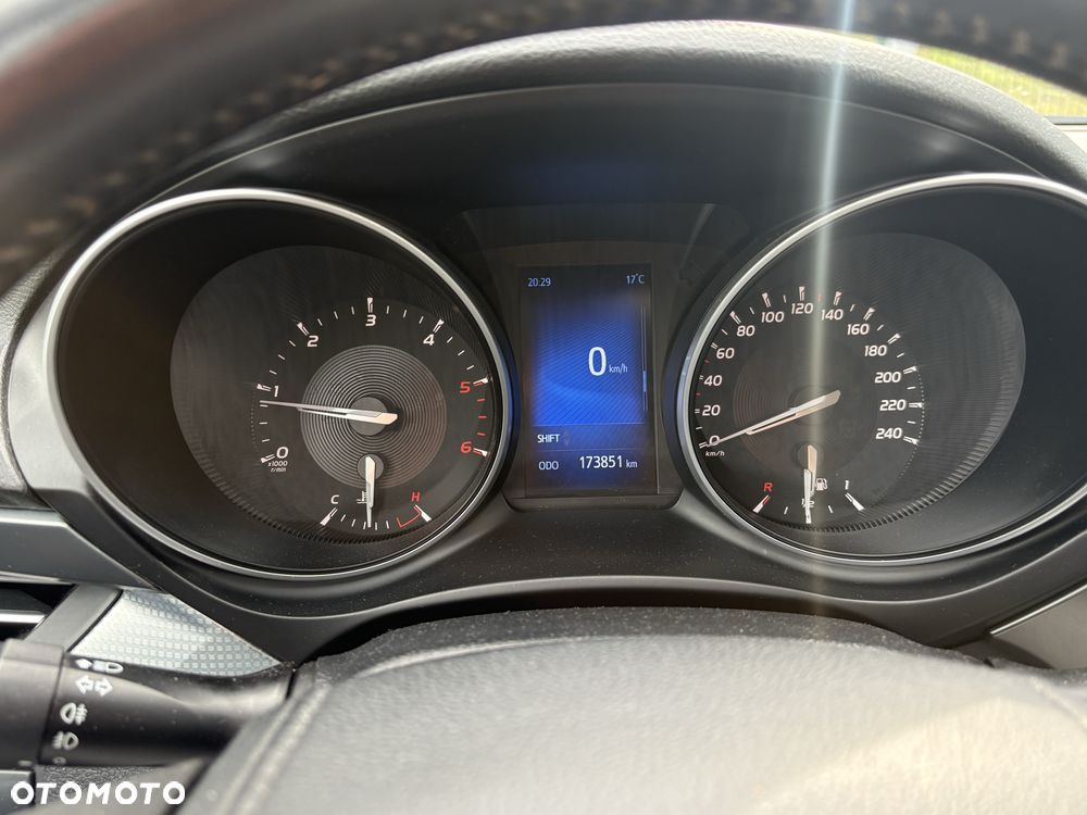 Toyota Avensis - 6