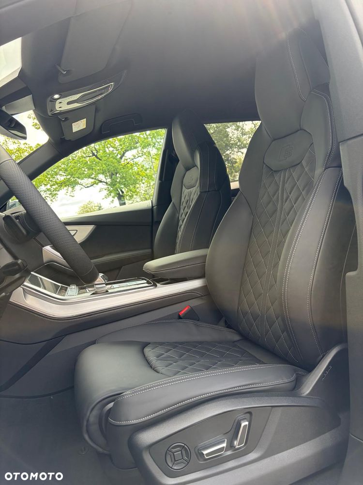 Audi Q8 - 12