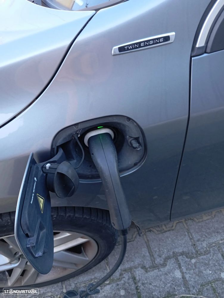 Volvo V60 D6 Plug-In-Hybrid AWD Geartronic Momentum - 3