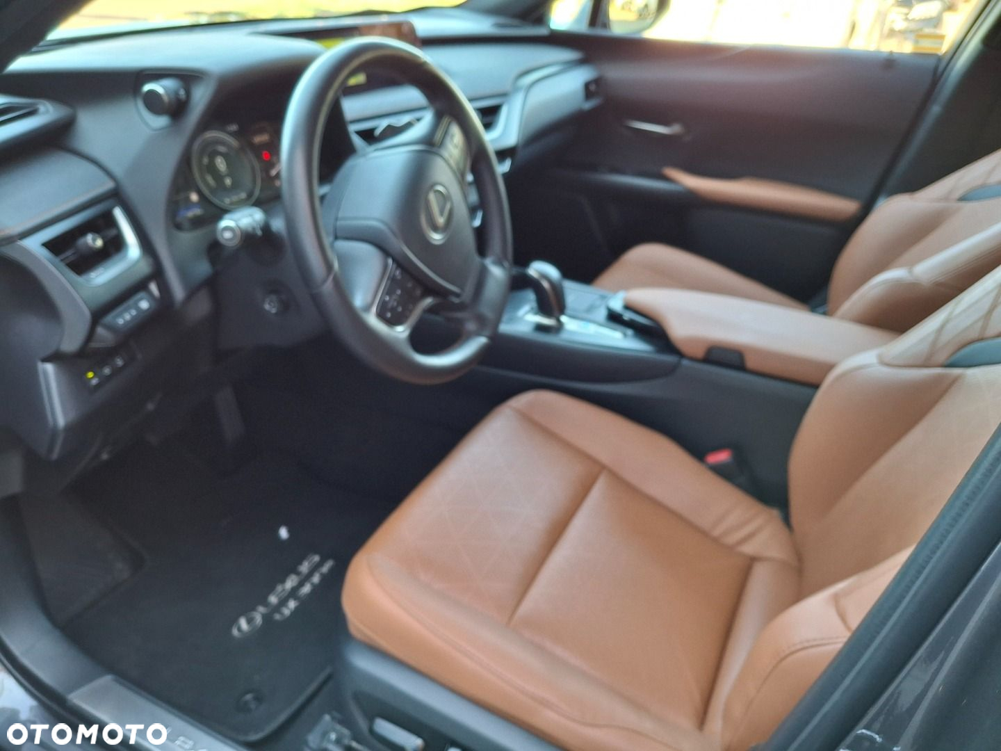 Lexus UX - 8