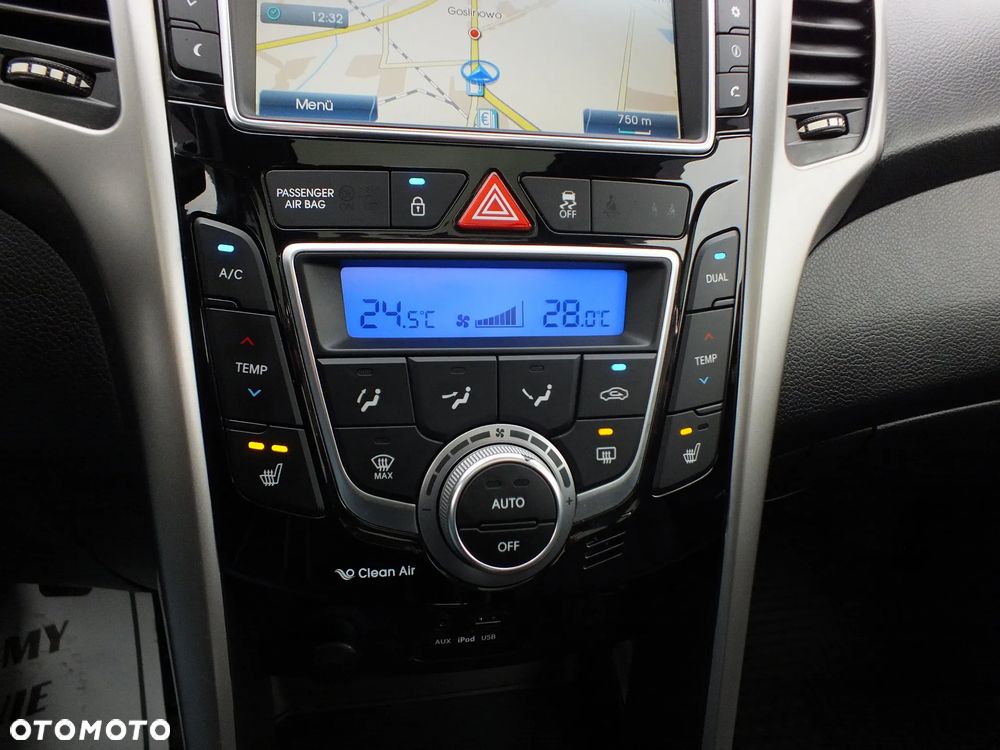 Hyundai i30 blue 1.6 GDI Passion - 11