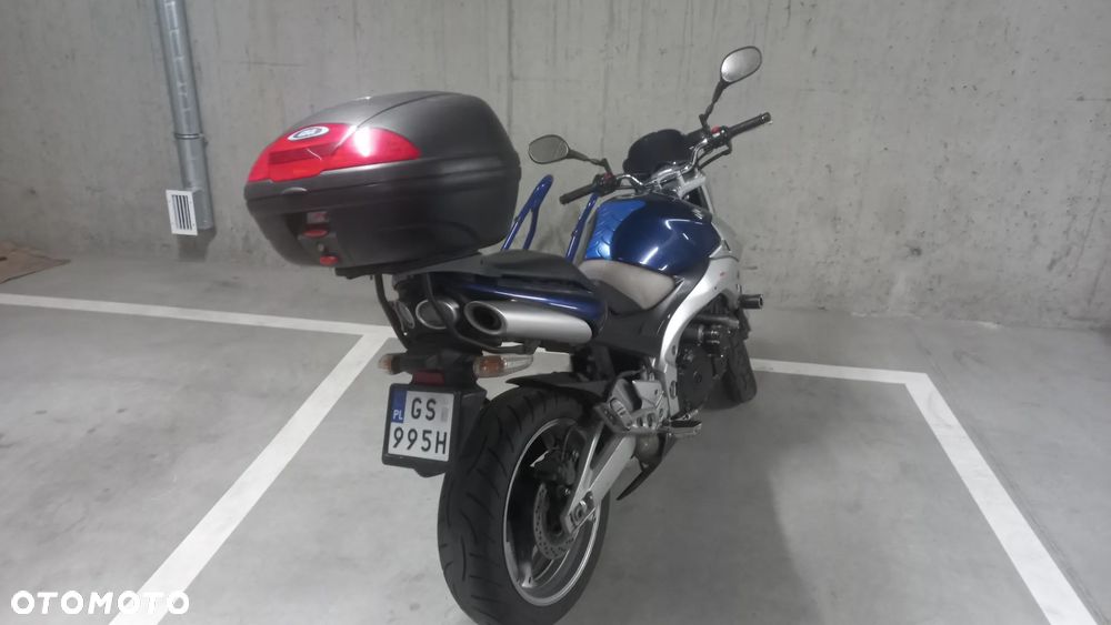 Suzuki GSR - 8