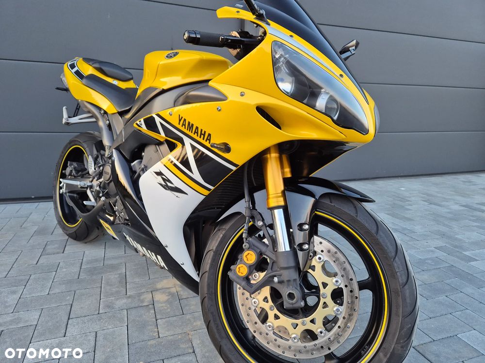 Yamaha R1 - 10
