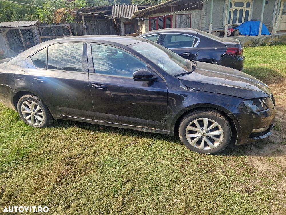 Skoda Octavia 1.6 TDI DSG Ambition - 2