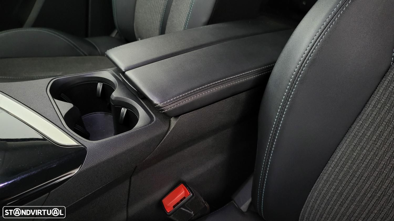 Peugeot 3008 1.6 Hybrid Allure e-EAT8 - 18