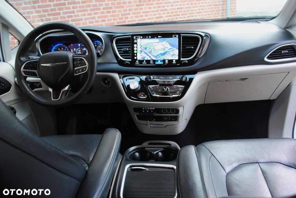 Chrysler Pacifica - 12