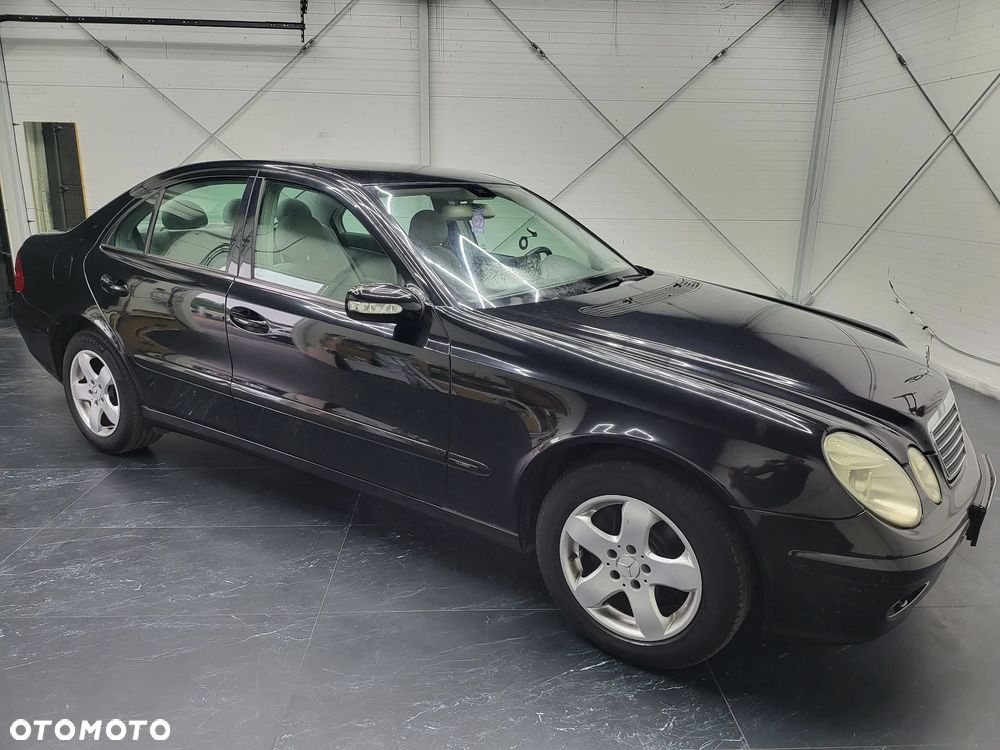 Mercedes-Benz Klasa E 200 Kompressor Classic Sport Edition - 27