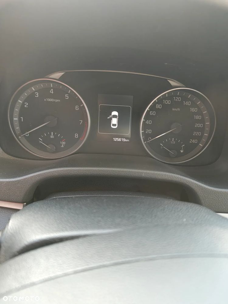 Hyundai Elantra 1.6 Comfort - 3