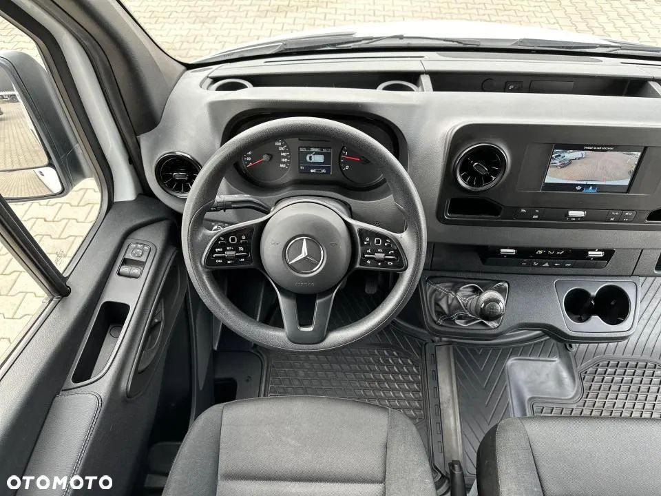 Mercedes-Benz Sprinter - 16