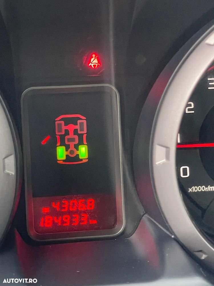 Mitsubishi Pajero - 2