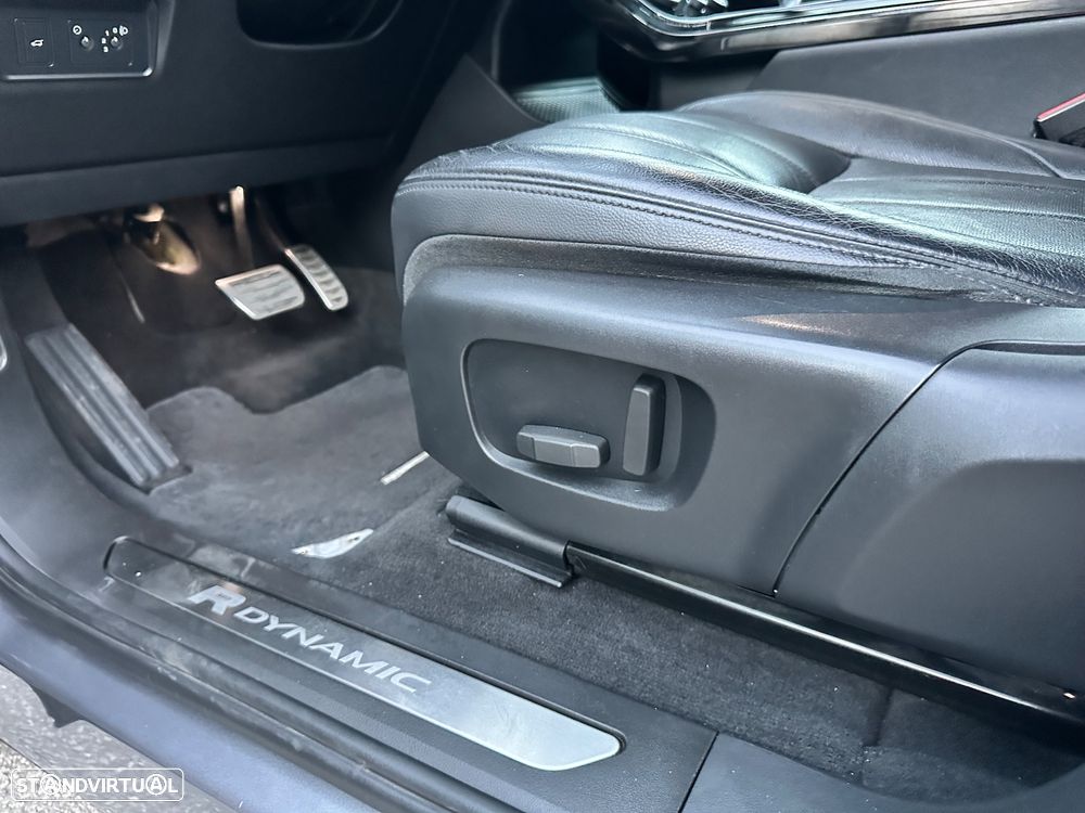 Land Rover Range Rover Evoque 2.0 D150 AWD R-Dynamic S Auto - 32