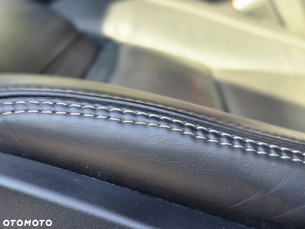 Volvo V60 B4 B DKG Plus Dark - 12