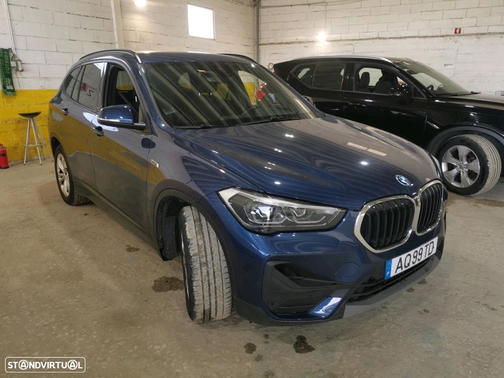 BMW X1 25 e xDrive Corporate Edition - 4